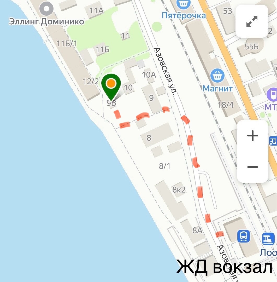 Летние времянки за этим домиком