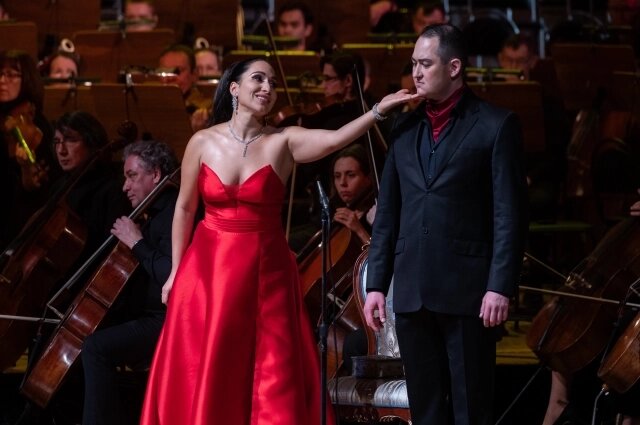    Манон Леско и Жеронт де Равуар (лауреат Республиканской премии им. Шаляпина Ирек Фаттахов). Фото: Татарский театр оперы и балета имени Джалиля/ Рамис Назмиев