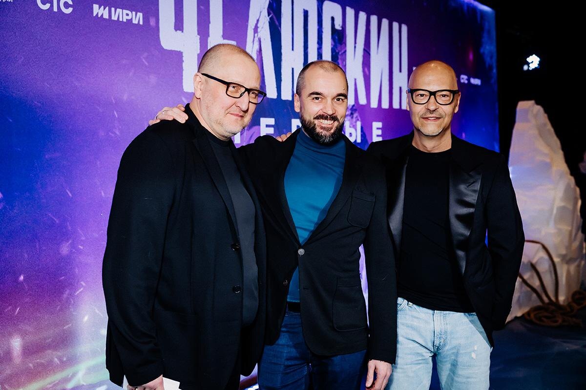 Пресс-служба Wink📷Генеральный директор «НМГ Студии» Дмитрий Табарчук, режиссер сериала Степан Коршунов и генеральный продюсер «НМГ Студии» Федор Бондарчук