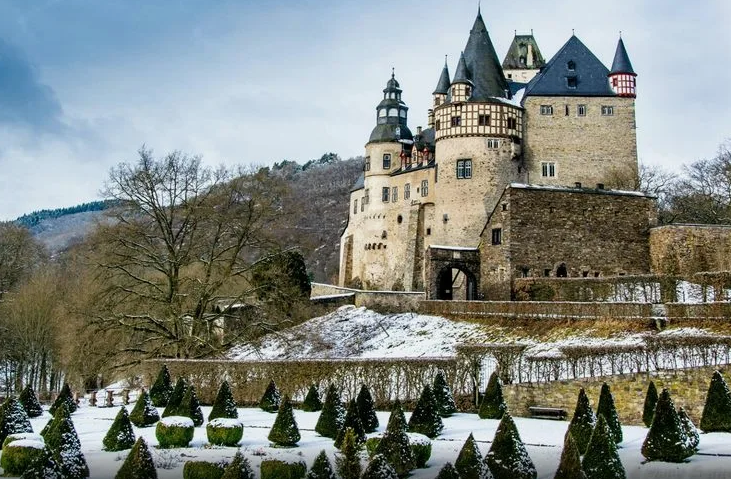 Листайте вправо