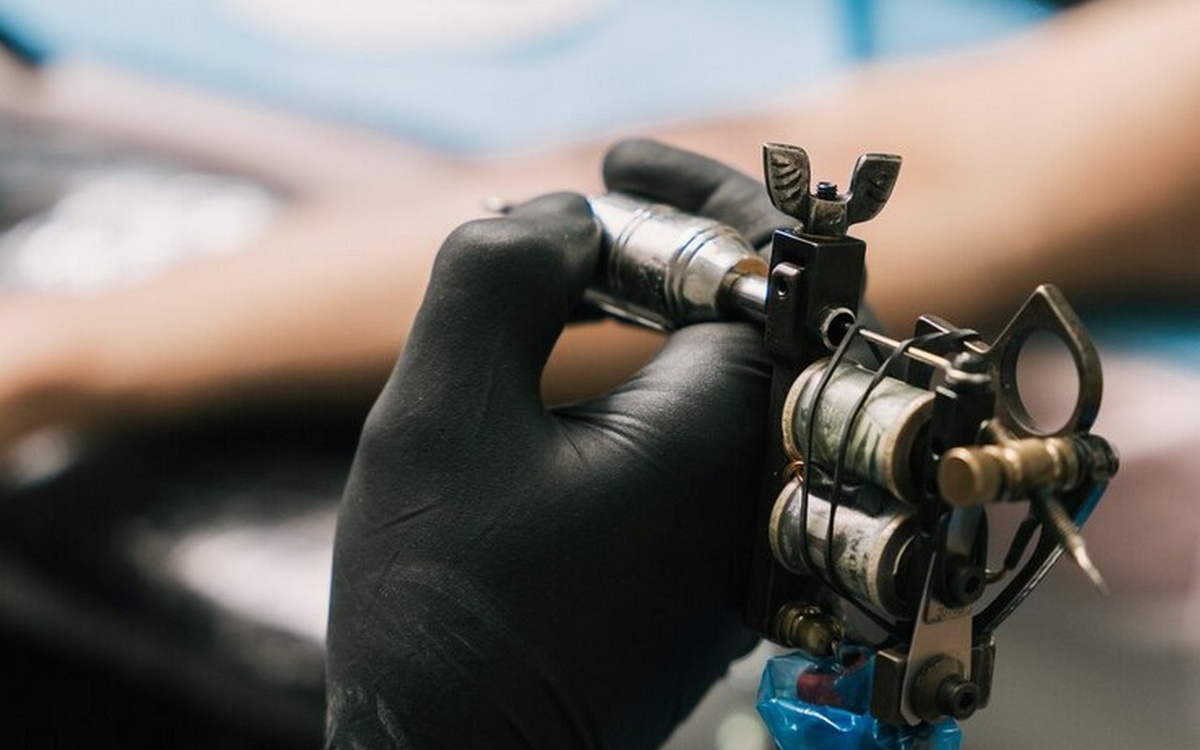    44% липчан отрицательно относятся к татуировкам от wirestock на Freepik