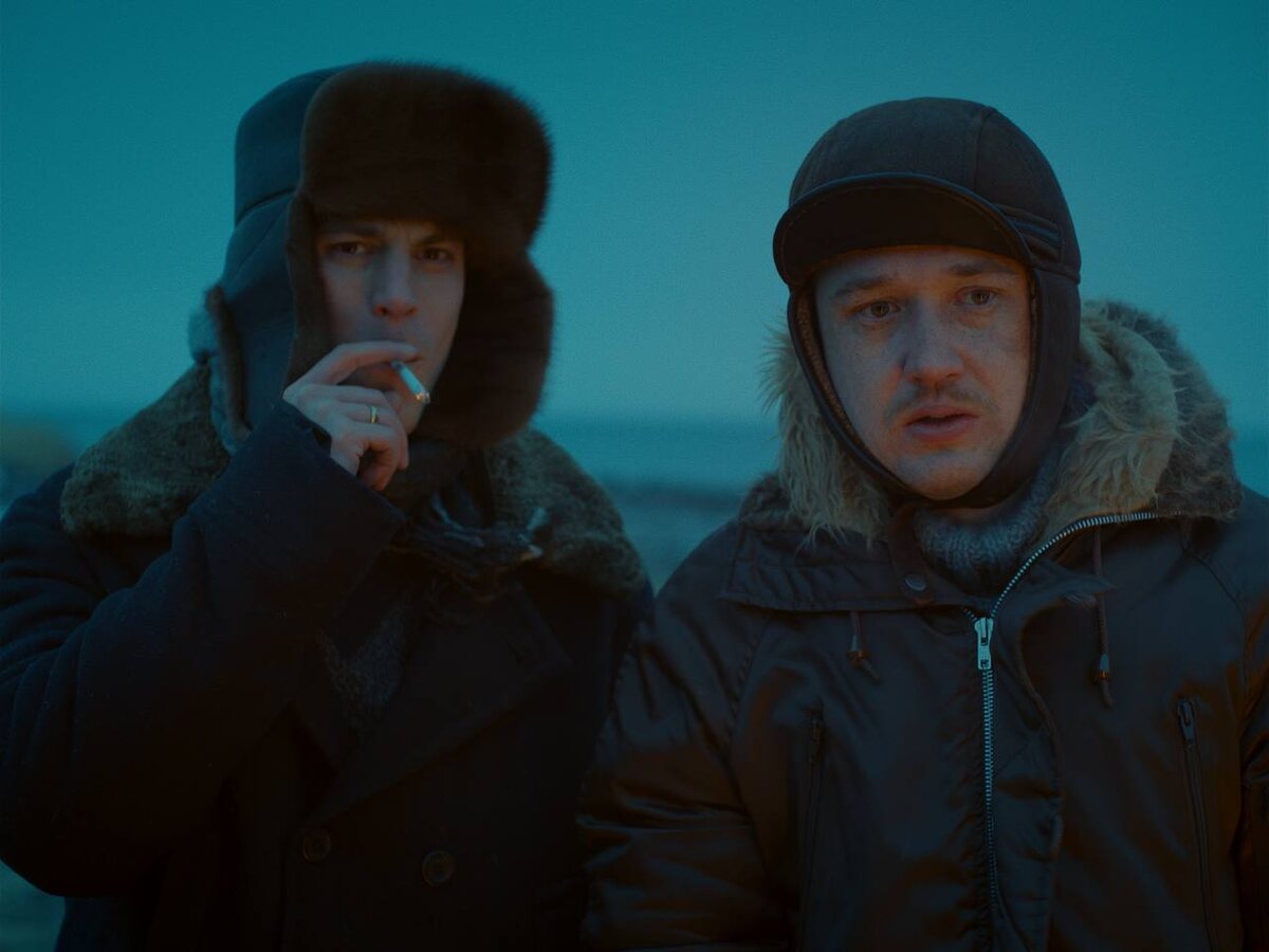 Иван Янковский и Эльдар Калимулин. Кадр из сериала "Аутсорс".