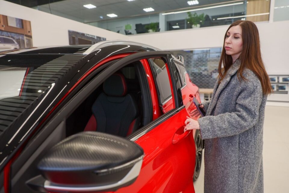 Снижается и количество выданных ссуд, и объём - в денежном выражении.