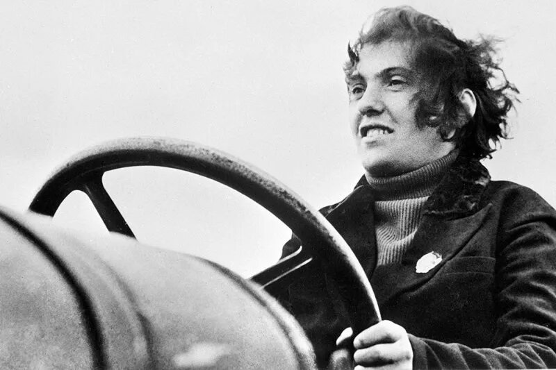 Паша Ангелина за рулем трактора