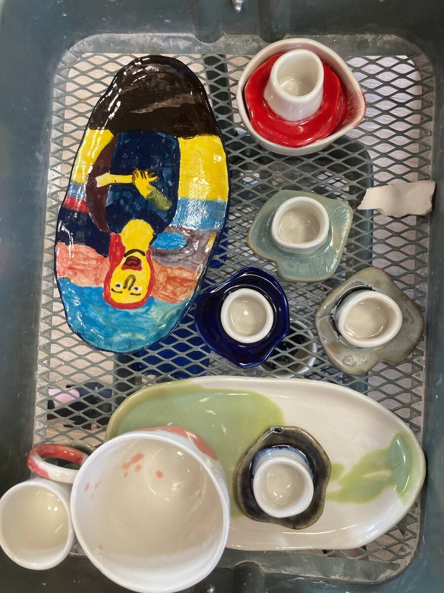 Творчество мастерских, продукция на продажу. Фото от дочери. 