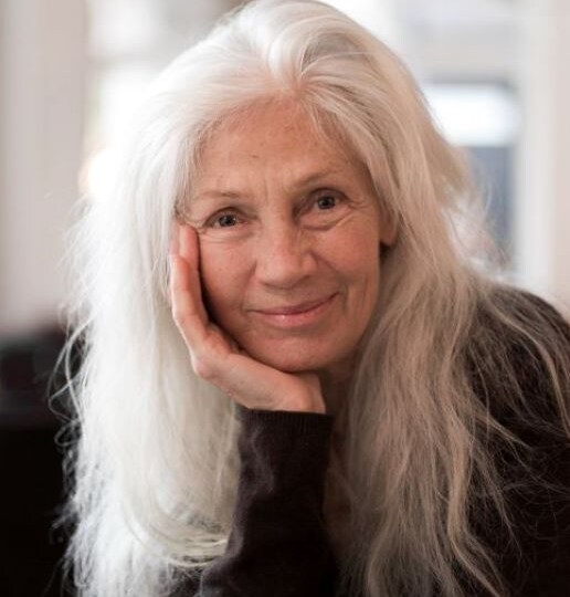 Длинные волосы на женщинах 60 плюс: хорошо или плохо (смотрите, решайте)