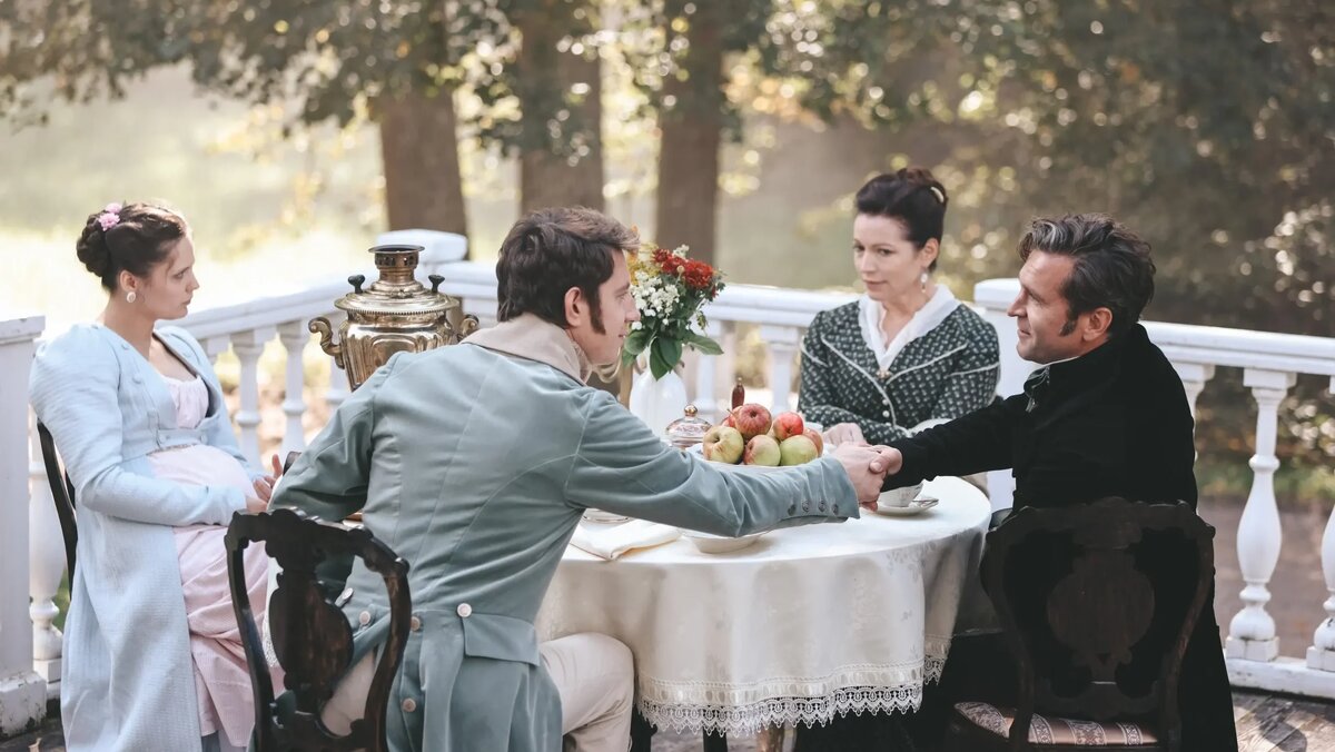    Вместо покоя Онегин находит в деревне Ленского и сестёр Лариных. Фото: кадр из фильма