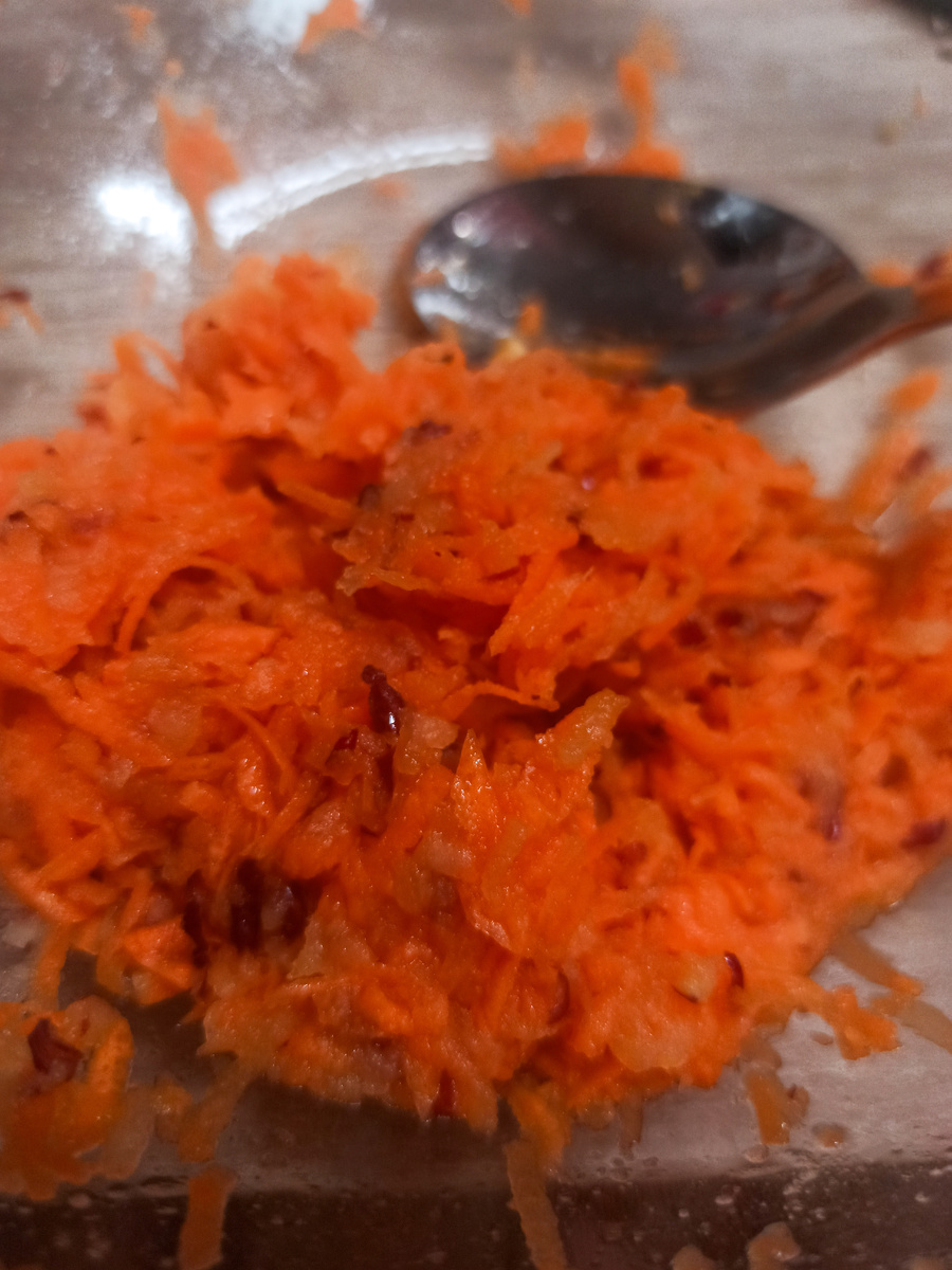 Салат из моркови и яблок 