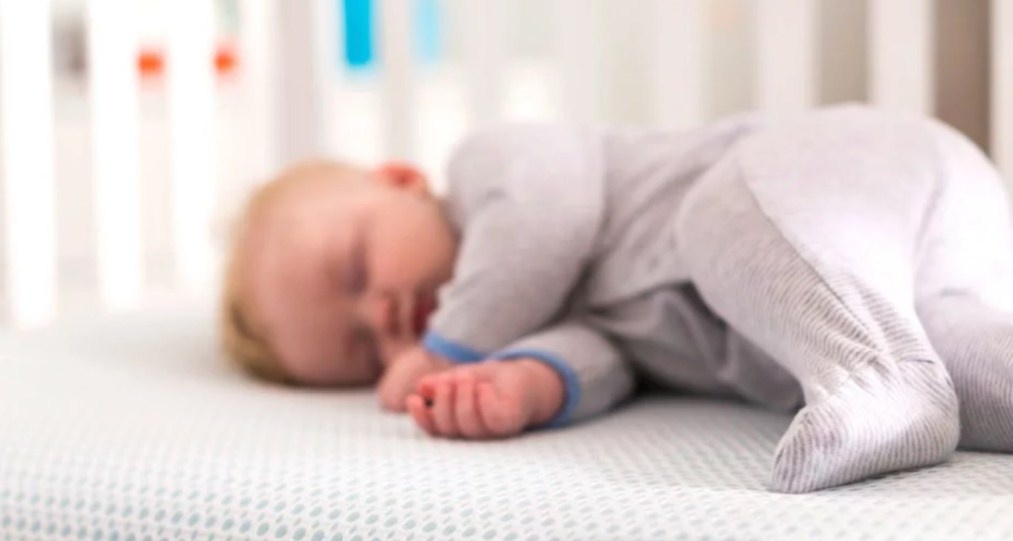 Отдельная кроватка для млпаденца