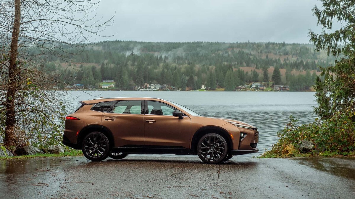 Toyota Crown Signia: универсал? Кроссовер?