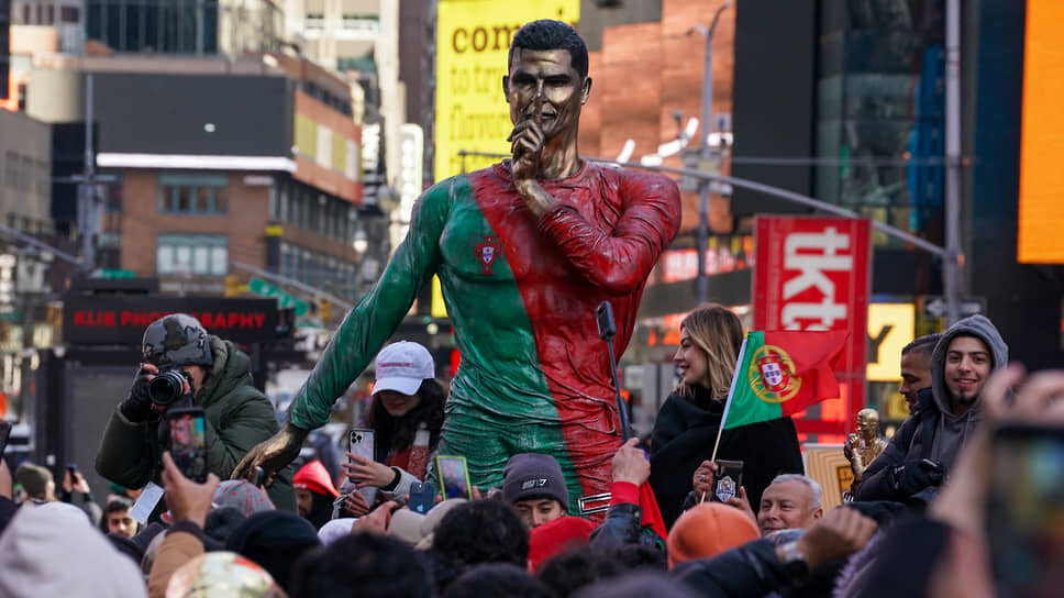 Доход Криштиану Роналду в 2024 году составил $260 млн. Из них $45 млн принесли рекламные контракты, а $215 млн — зарплата в саудовском «Ан-Насре».📷Фото: David 'Dee' Delgado / Reuters