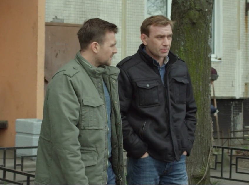 Пашу в 6 утра выдёргивает из дома Назаров.