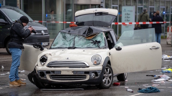    Шольц призвал наказать и депортировать виновного в наезде на демонстрантов в Мюнхене Виктория Шварц