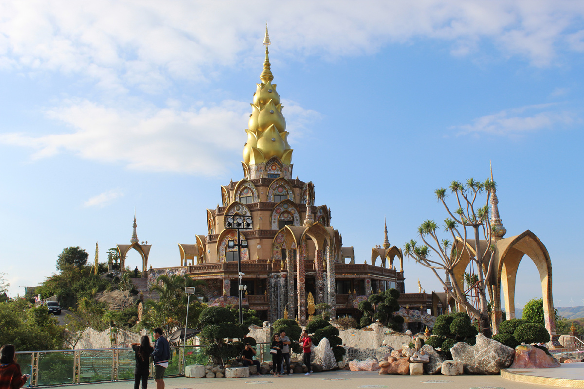 Храм выглядит так