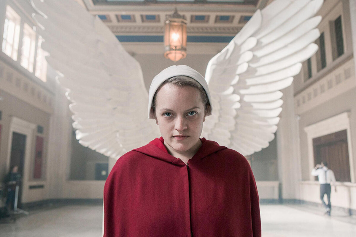    «Рассказ служанки», 2017 — настоящее время кадр из сериала