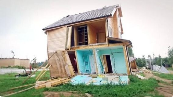 Почему этот новый каркасный дом начал танцевать? Догадайтесь с одного раза