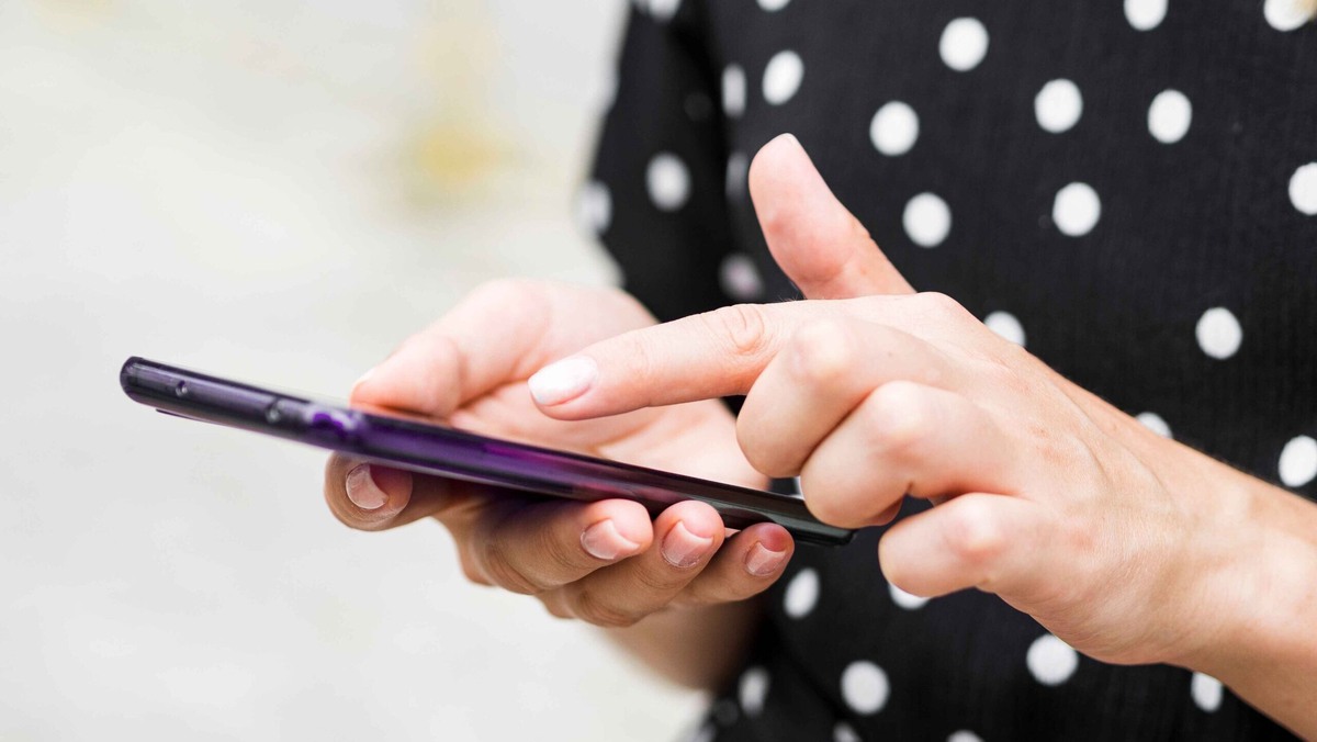    Информация о звонящем номере станет отображаться на экране телефона. Фото: Freepik