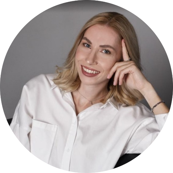 – Попавшие под сокращение предпенсионеры за два года до наступления пенсионного возраста могут выйти на пенсию досрочно, если в Центре занятости им не смогли подобрать работу. Это право закреплено в ст. 51 Федерального закона от 12.12.2023 №565-ФЗ «О занятости населения в РФ».  Досрочно выйти на пенсию гражданину предлагает Центр занятости, предварительно убедившись в СФР, что соблюдены условия: у человека достаточно стажа и ИПК. Если Центр занятости не предложил досрочную пенсию, гражданин может сам подать заявление с такой просьбой, – рассказала специалист Центра защиты прав граждан Елизавета Шевченко.