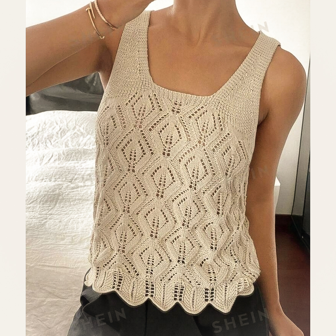 Топ с ажурными листьями