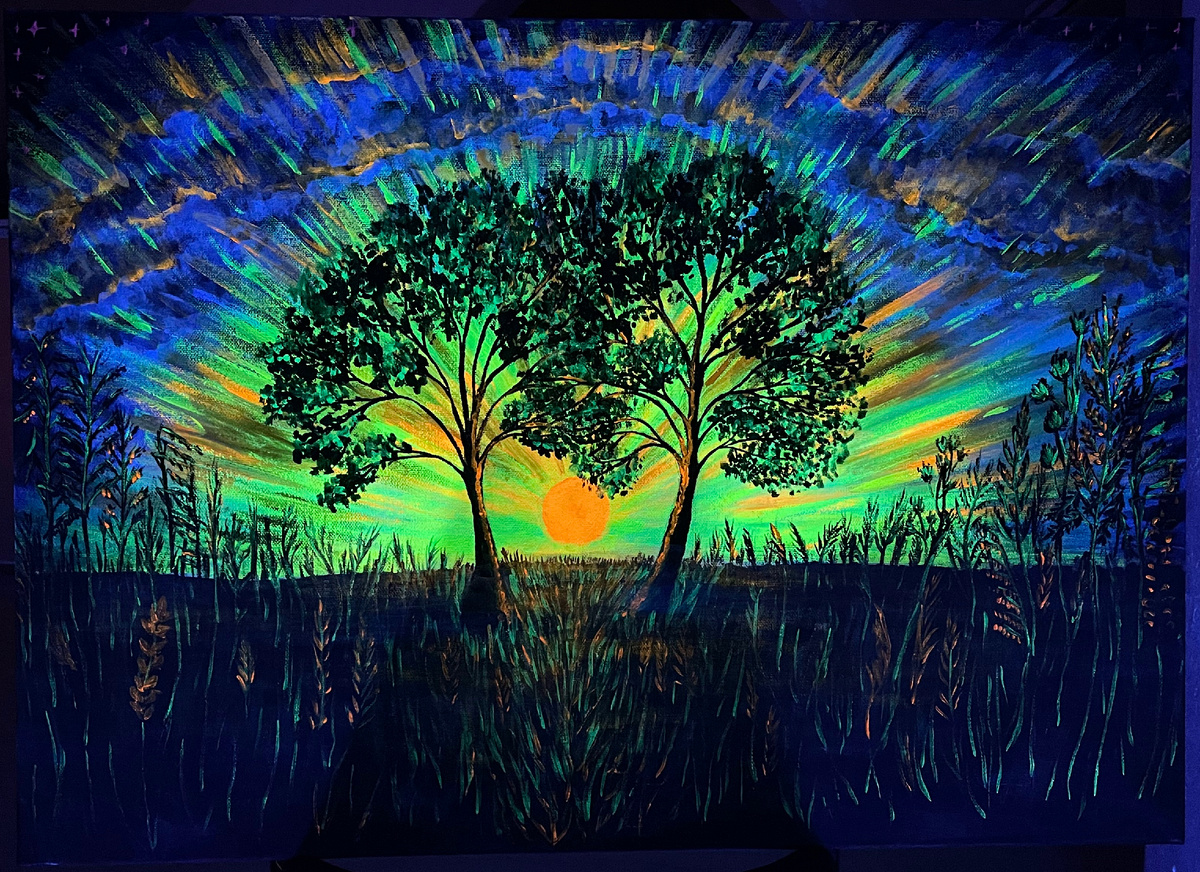 Это вид картины в темноте при свете УФ-лампы. Вдохновила меня на этот сюжет музыка итальянской группы Corde Oblique - L'Occhio bianco в конце этой статьи можно прослушать эту мелодию в приложенном видео 