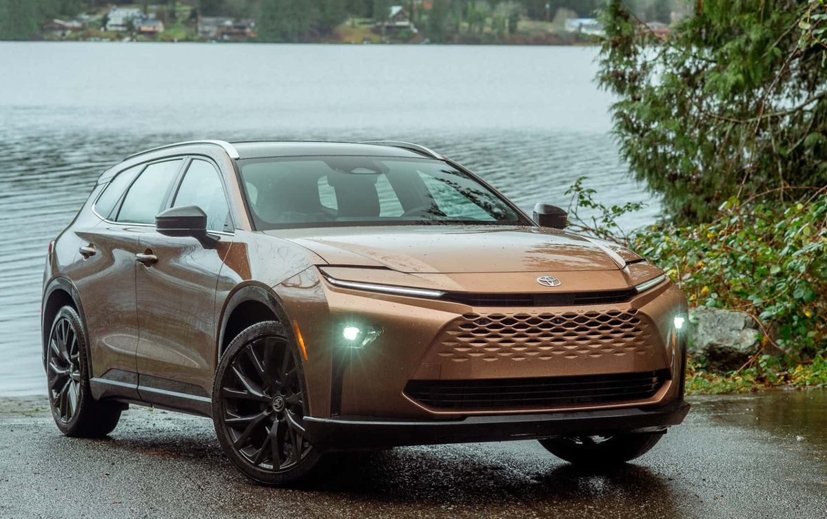 Toyota Crown Signia 2025 модельного года