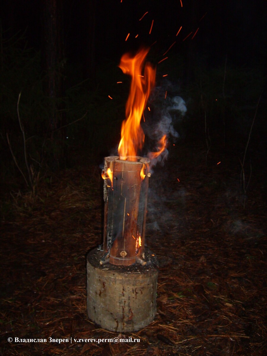 Фото 2. Древесный примус ''таежная свеча''.