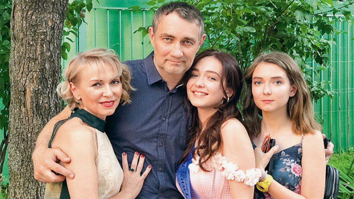 Константин Юшкевич с женой и дочерьми