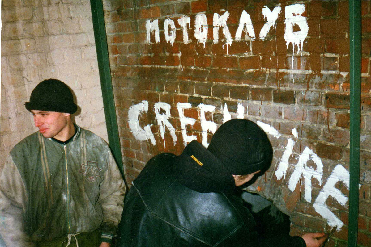 Вход в наш первый мотоклуб оформляем:)