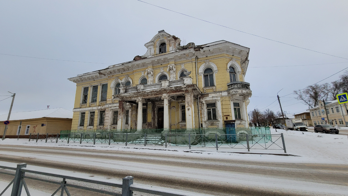 Одно из главных зданий Бежецка