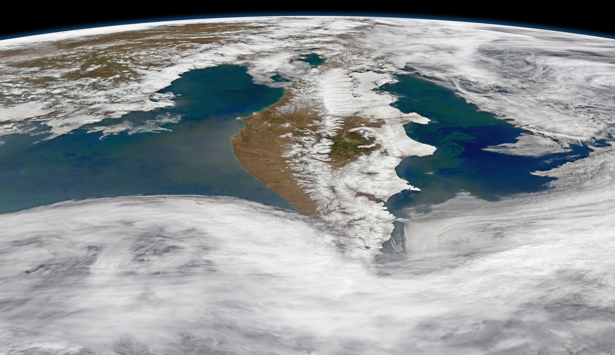 На Камчатке, помните: "В Петропавловске-Камчатском - полночь"? Взято из интернета