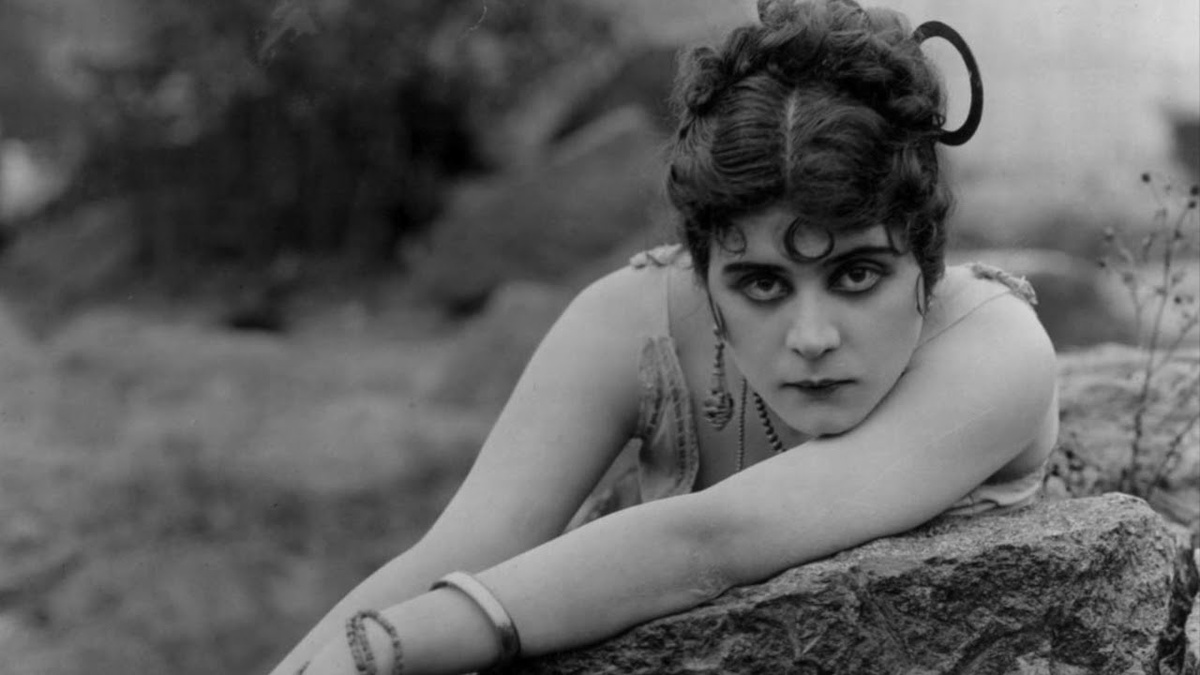 Источник: Яндекс Картинки. Актриса Теда Бара