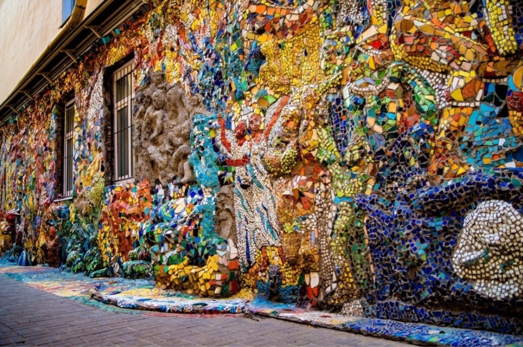 Неповторимые сюжеты мозаичного дворика