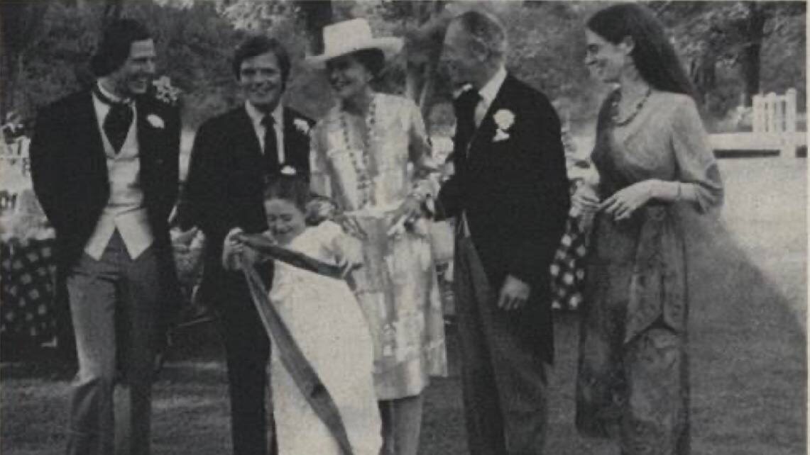 Семья Алена де Ротшильдов: Эрик и Роберт, барон и баронна Ален де Ротшильд, мадам Арман де ла Бомель, на переднем плане ее дочь Мари. Фото Джека Нисберга. Vogue, 1 ноября 1970 год.