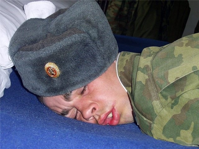 Солдат спит, а служба идёт...