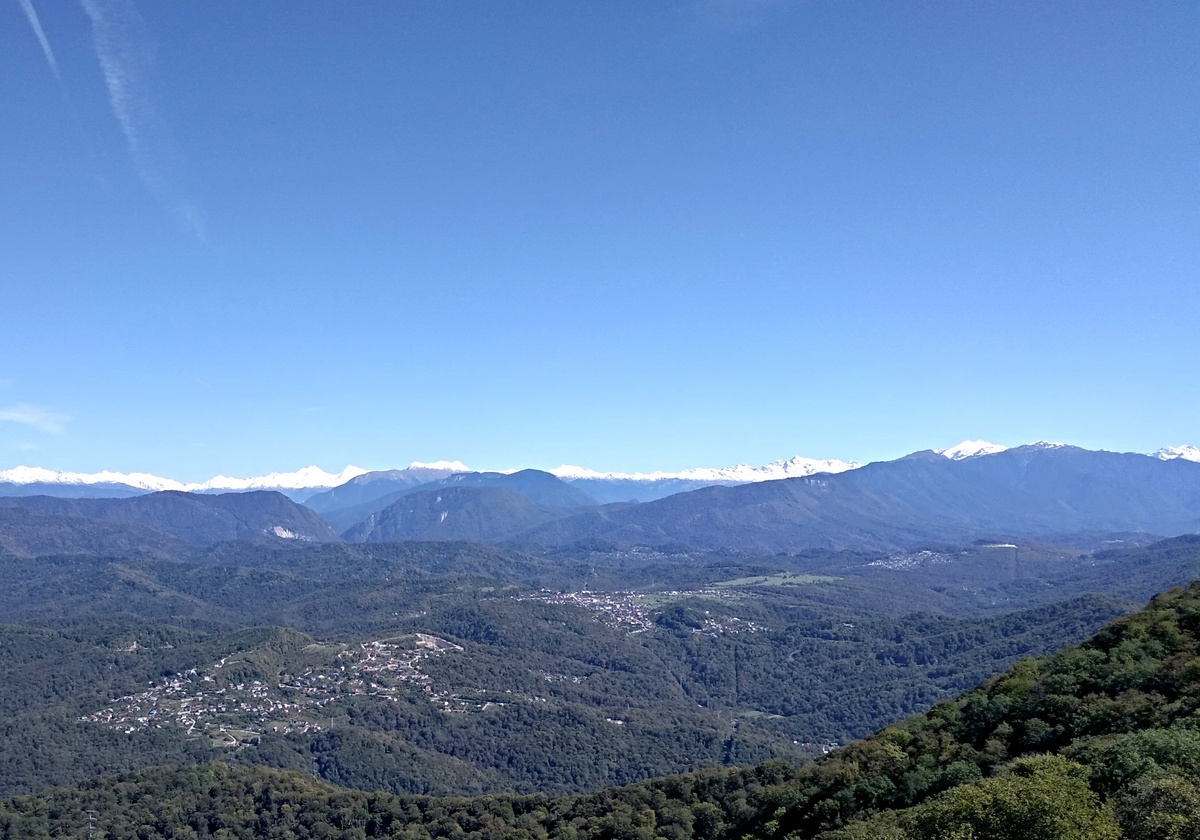 Снег в горах выпал рано