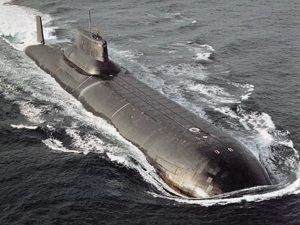 ТК-17 «Архангельск» проекта 941 в открытом море