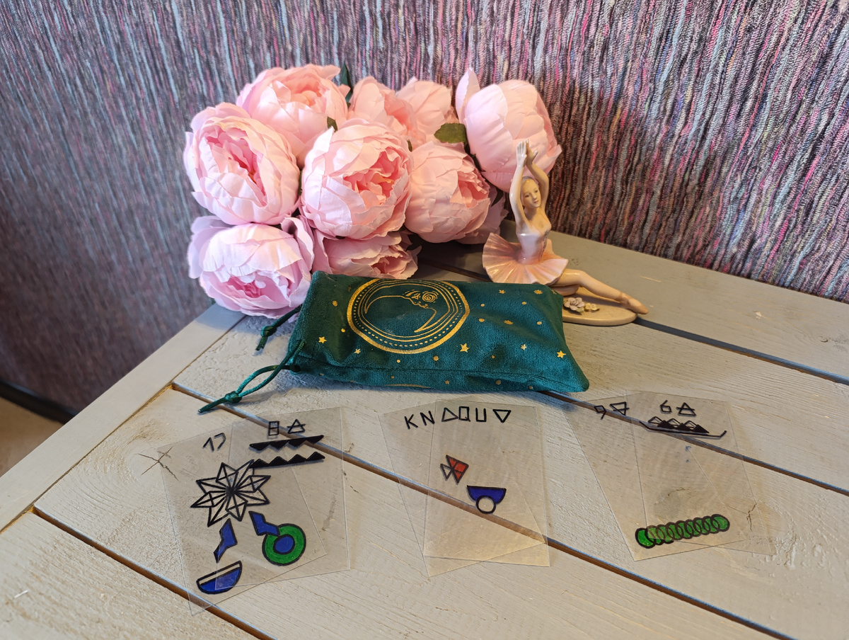 Читаю слева направо, каждую пару отдельно. Если увижу связь между ними, озвучу ее непременно