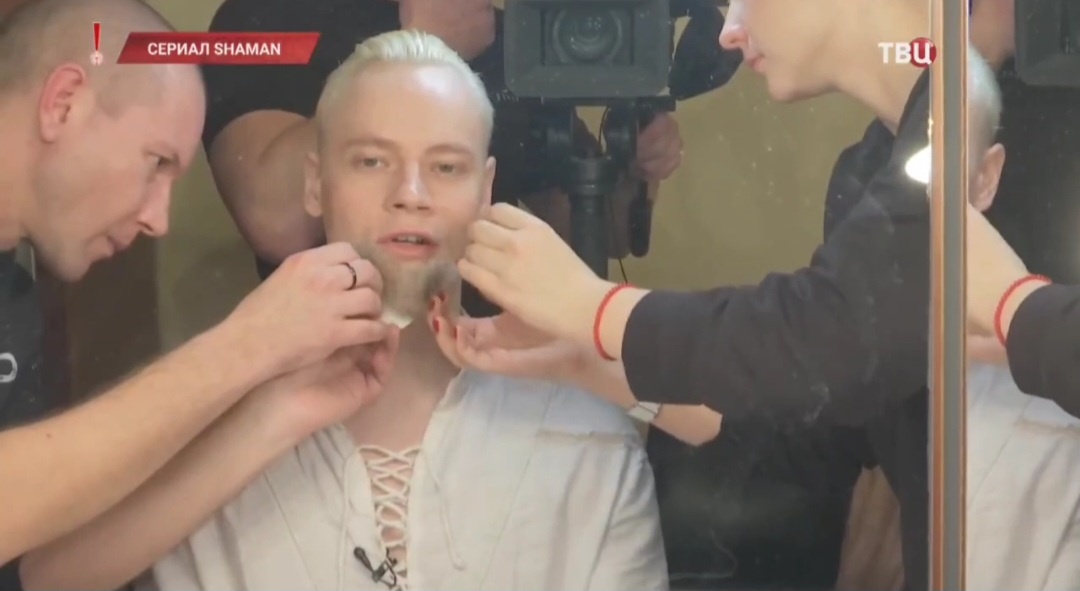 Интересно,  корреспонденту не пришла в голову мысль, что он немного мешает? Скриншот 