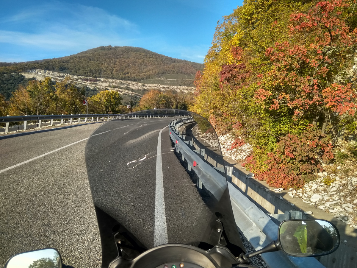 На подъёме. Вид на высоту 560 м.