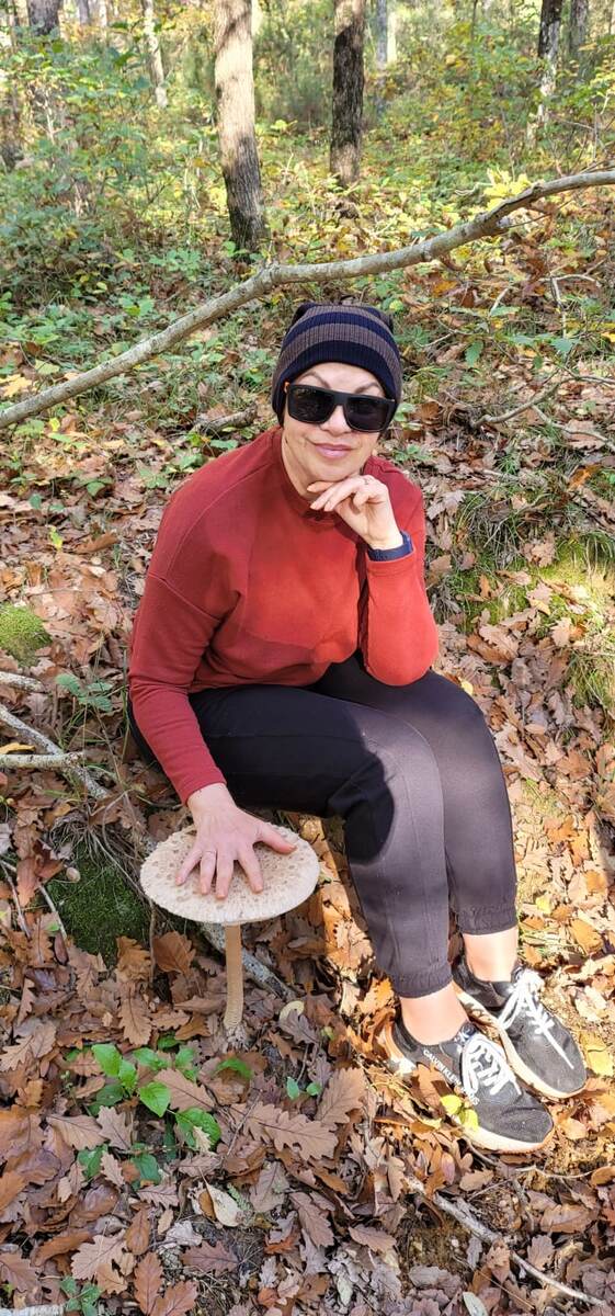 Гриб зонтик называем между собой - табуретка. Похож? 