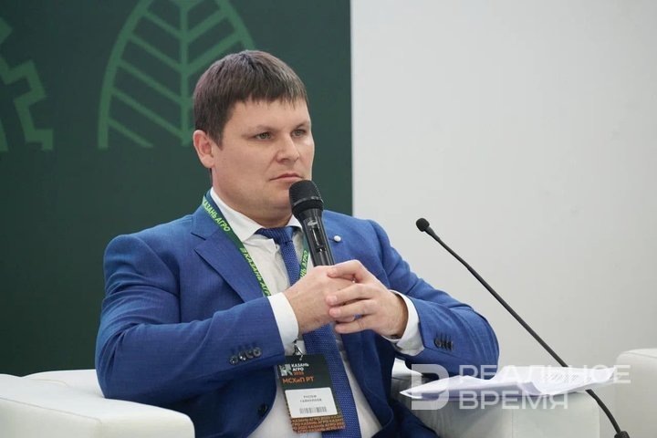 «Нам необходимо запускать новые экспортоориентированные производства, которые будут выпускать высокомаржинальную продукцию с добавленной стоимостью», — заявил Рустем Гайнуллов. Динар Фатыхов / realnoevremya.ru