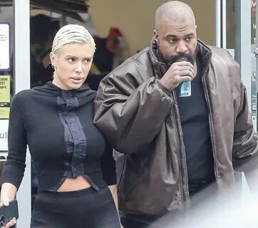 Канье Уэст и Бьянка Сенсори на улице, источник: TMZ.