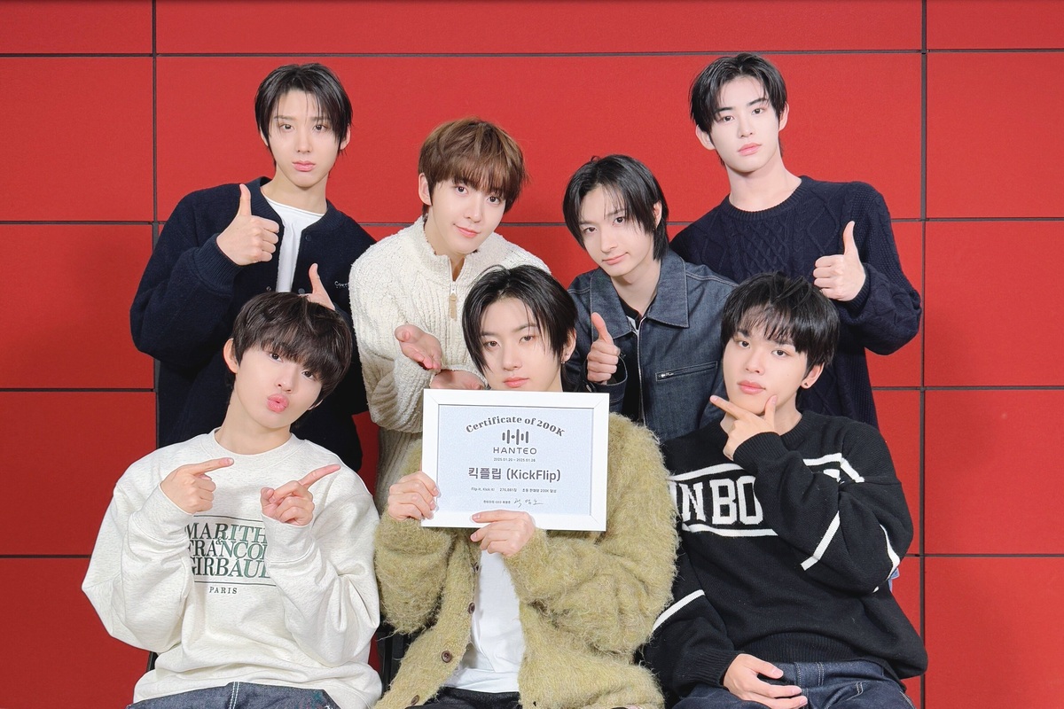     KickFlip получили награду Hanteo Chart за продажи дебютного альбома