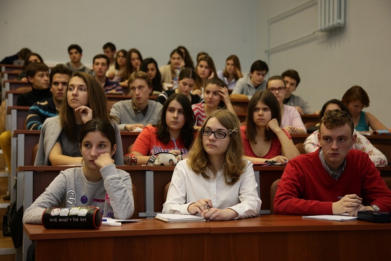 Полемические заметки / На илл.: студенты МГУ