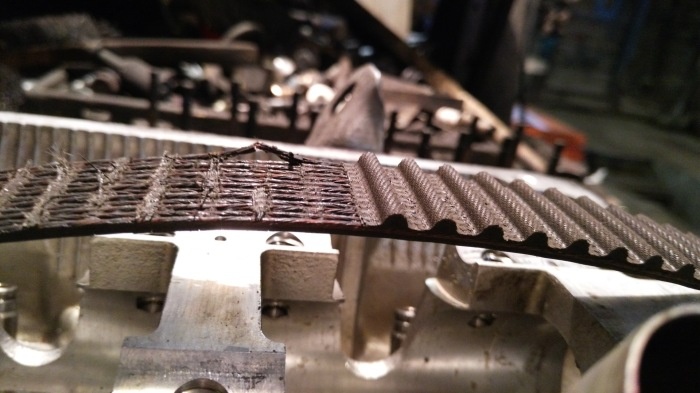 Износ ремня - опасное явление. /Фото: drive2.ru.