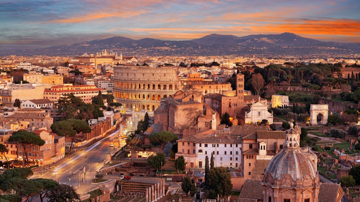 Рим в сумерках. Шон Павоне/Shutterstock