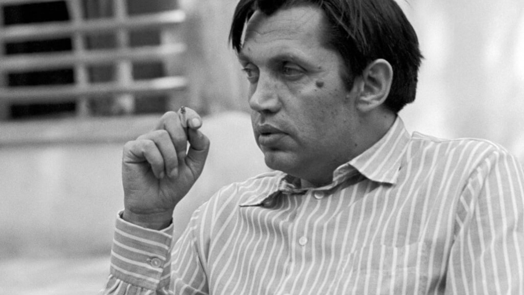 Роберт Рождественский