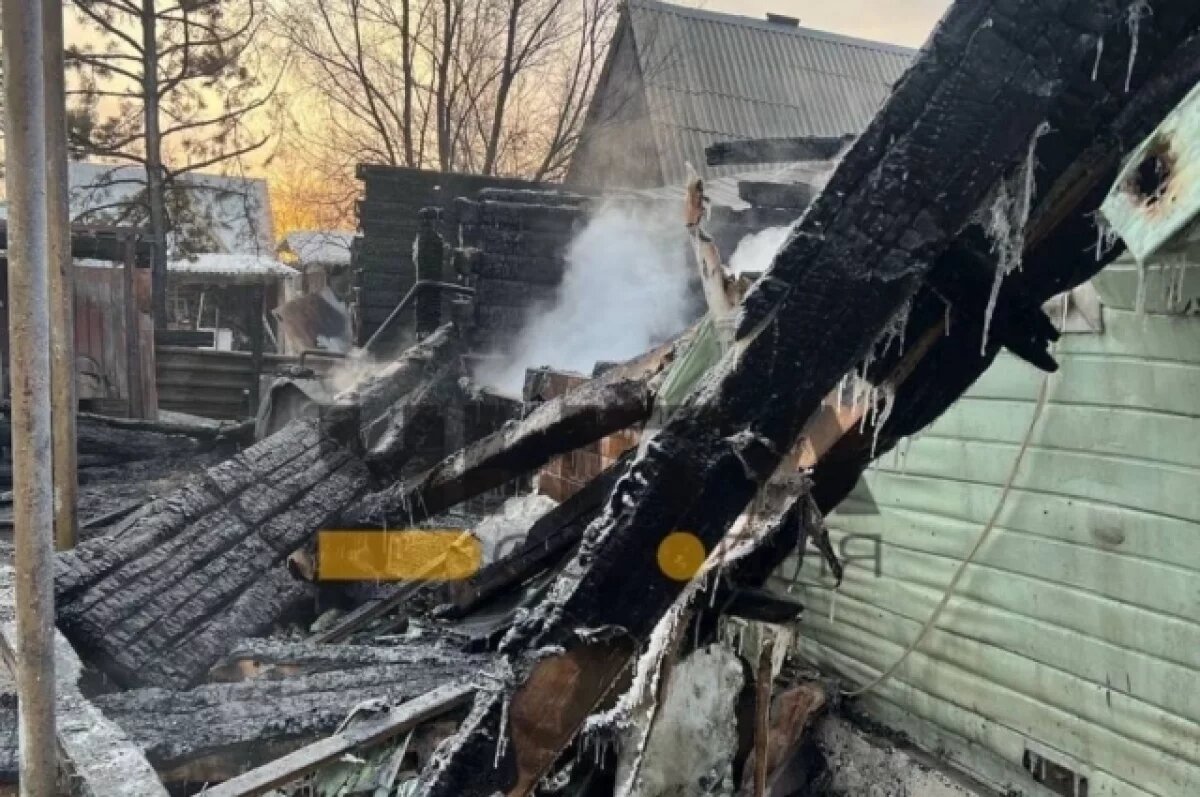   Пожар уничтожил единственный дом семьи в ДНТ «Урожай» в Чите