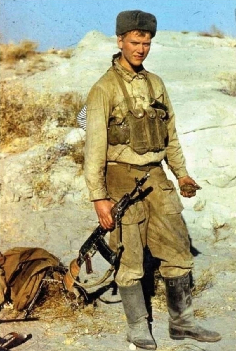 Солдат- Воин СССР ( России). Фото из сети.