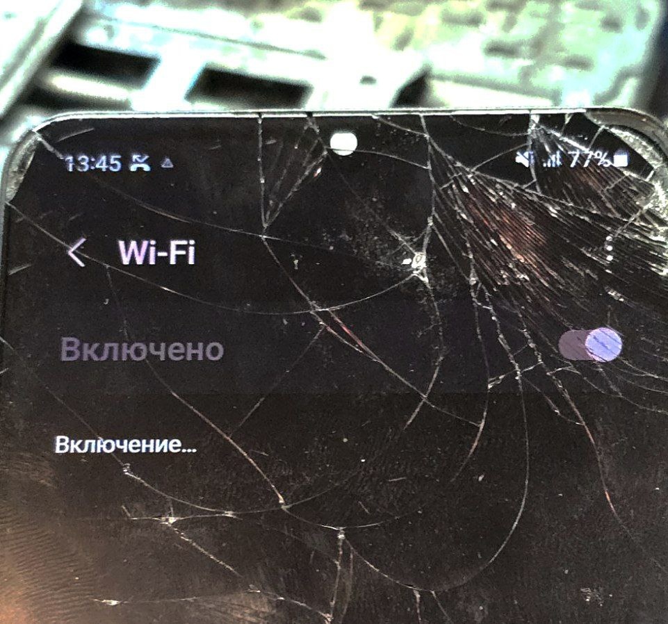 Попал на ремонт сегодня Samsung a12 после падения, разбит дисплейный модуль и не работает wi-fi.
  Думаю, это самая не надёжная модель из всех самсунгов, которые попадали к нам на ремонт. 
 Очень тонкая плата и очень хлипкий корпус приводит к постоянным поломкам при не сильных механических воздействиях 